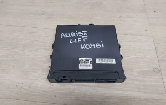 Toyota Auris E180 Trunk lid opening control unit 89261-02050