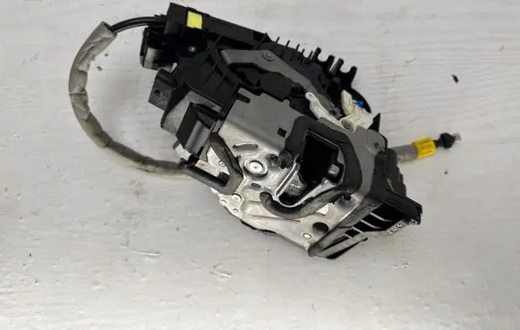 Mercedes-Benz S W222 Front door lock A0997307800