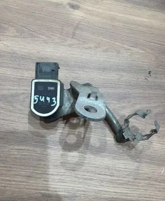 Headlight/headlamp level sensor