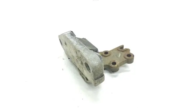 Volvo XC70 Engine mount bracket