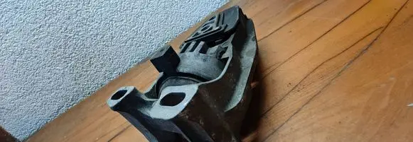 Peugeot 607 Engine mount bracket 326c68