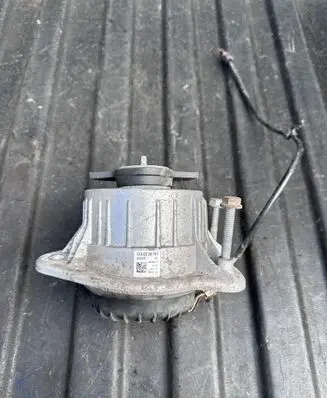 Engine mount bracket