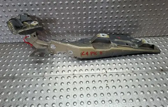 Renault Megane III Fender mounting bracket S26309177 9801669280
