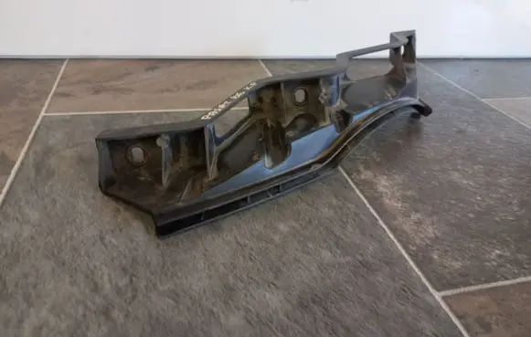 Volkswagen PASSAT B6 Front bumper mounting bracket 3C0807890