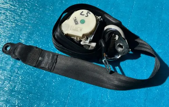 Volkswagen Transporter - Caravelle T5 Rear seatbelt 7H0857811B