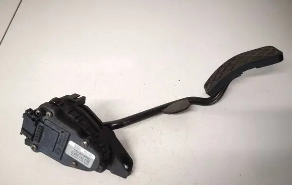 Volkswagen PASSAT B5.5 Accelerator throttle pedal 8E2721523C