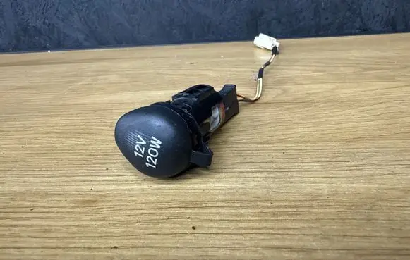 Toyota Avensis T250 12 V Socket (front)