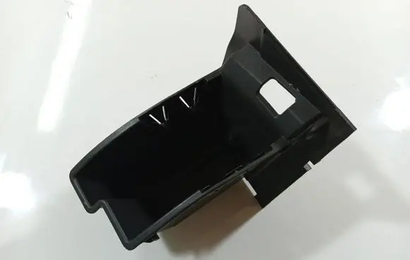 Glove box