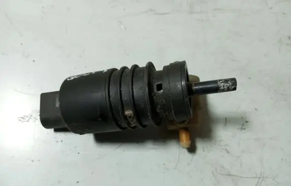 Volkswagen Golf IV Windscreen/windshield washer pump