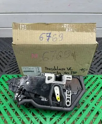 BMW 1 F40 Front door lock 7956135