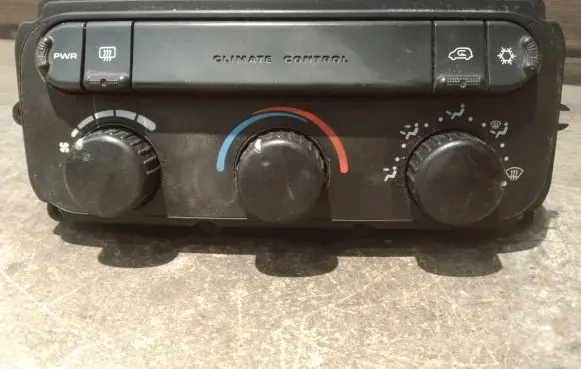 Chrysler Voyager Climate control unit 05134768AB