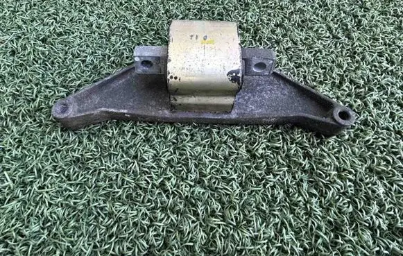 Mercedes-Benz Sprinter W901 W902 W903 W904 Gearbox mount 9012421040