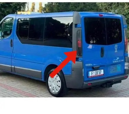 Opel Vivaro Rear light trim