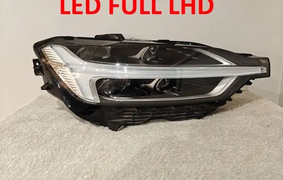 Volvo XC60 Headlight/headlamp 32133549