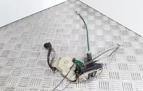 KIA Sorento Front door lock