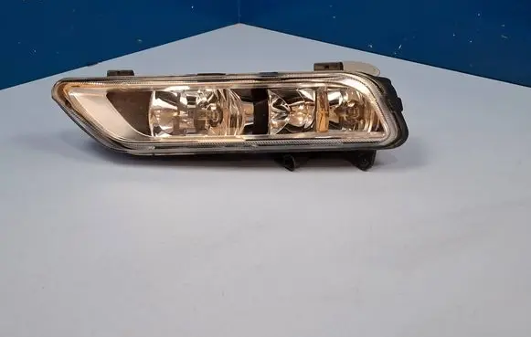 Volkswagen PASSAT B7 Front fog light 3AA941661B E269013