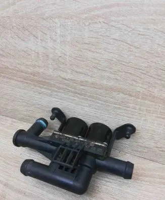 BMW 5 F10 F11 Coolant heater control valve 9310349 1147412221