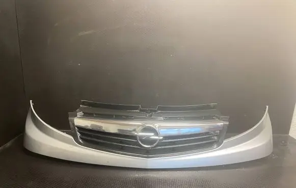 Opel Vivaro Front bumper upper radiator grill 03667320