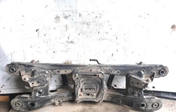 Toyota Avensis T270 Rear axle beam