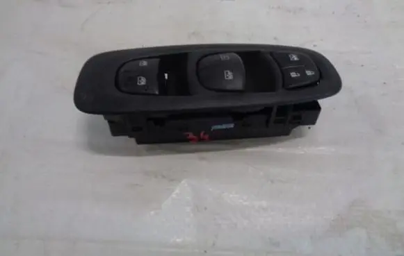 Renault Kadjar Quarter vent window switch 
