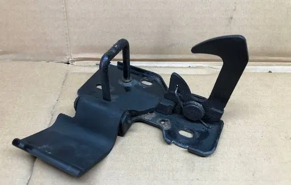 Seat Leon (1P) Engine bonnet/hood lock/latch loop/hook 1P0823480