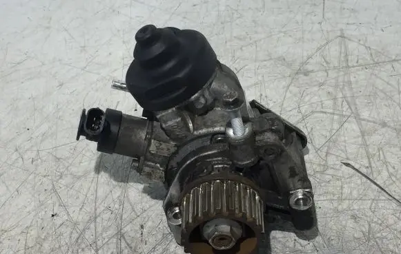 Dacia Dokker Fuel injection high pressure pump 0445010704 167007358R H8201434847