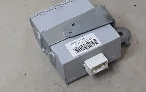 Toyota Corolla E120 E130 Door central lock control unit/module 8974102050