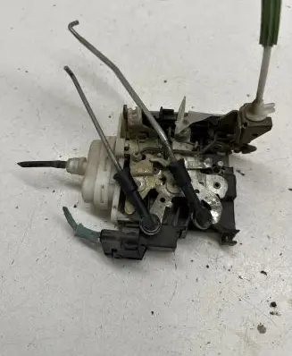 Audi A3 S3 8L Front door lock 8L1837016A