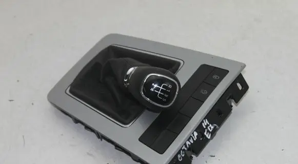 Skoda Octavia Mk3 (5E) Gear shifter/selector 5E1863212A