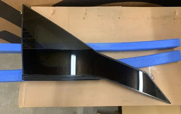Nissan Qashqai J12 Rear side window 833016UA1A