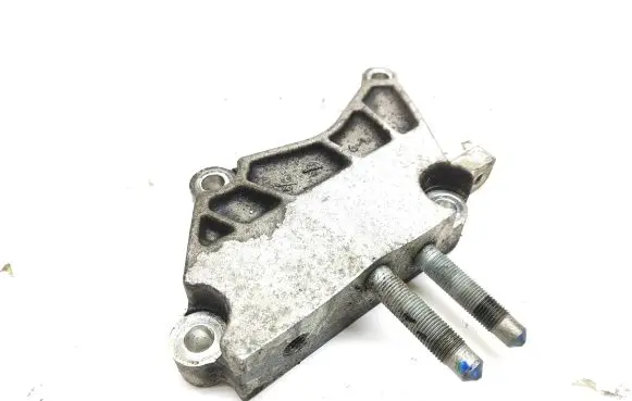 KIA Sportage Engine mounting bracket