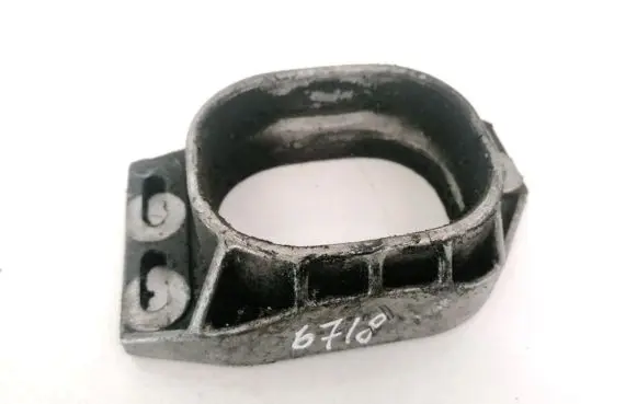 Volkswagen PASSAT B5 Engine mounting bracket 8D0199335