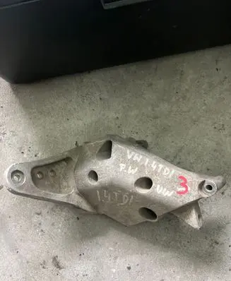 Seat Ibiza IV (6J,6P) Engine mounting bracket 045199207