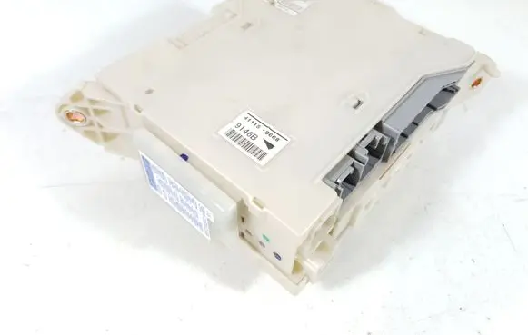 Lexus GS 300 350 430 450H Fuse module 82730-30321