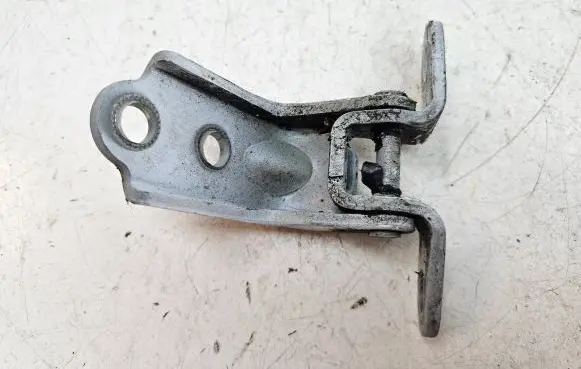 KIA Sportage Front door upper hinge