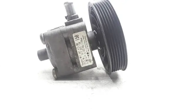 Volvo XC70 Power steering pump 30741790