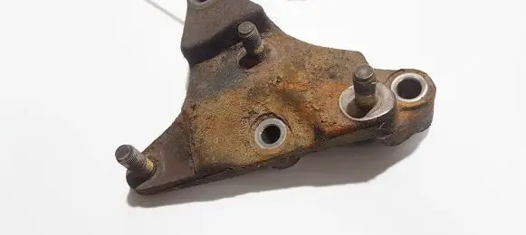 Mazda Premacy Engine mounting bracket 6zr
