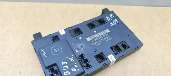 Mercedes-Benz CLK A209 C209 Door control unit/module 2098202026