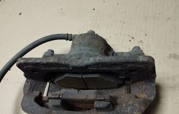 Honda CR-Z Front brake caliper
