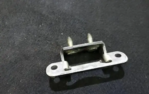 Subaru Forester SF Tailgate/trunk/boot hinge