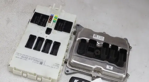 BMW 3 F30 F35 F31 Engine ECU kit and lock set 8639594 0261S11652 9381101