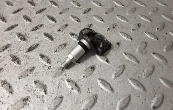 BMW X1 U11 Tire pressure sensor 6877936 36106877937 6877937