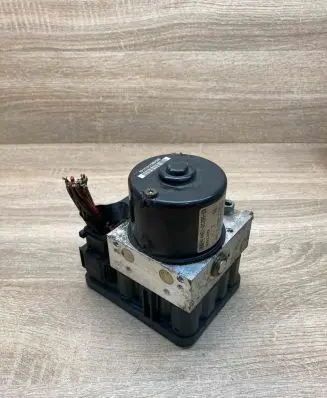 Volvo V50 ABS Pump 30672504A 4N512C25EB