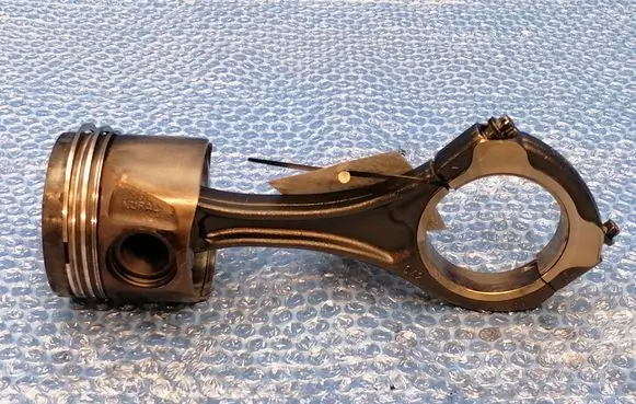 Mercedes-Benz E W212 Piston with connecting rod 8370B