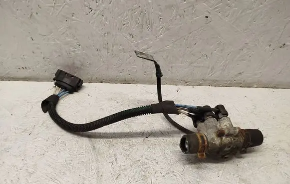 Nissan Qashqai Coolant heater control valve 