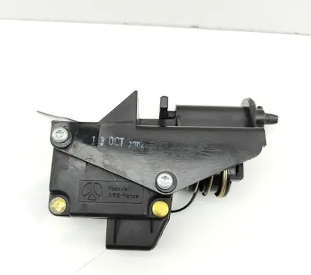 Jaguar XK8 - XKR Fuel tank cap lock HJA3093BE