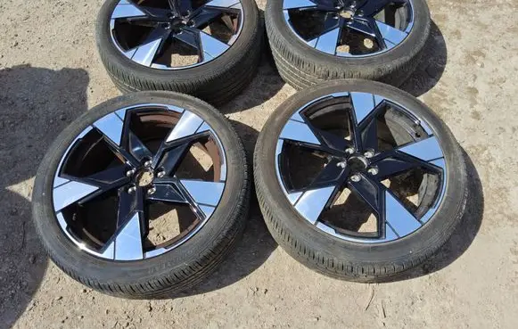 Volvo EX30 R20 alloy rim 80000289