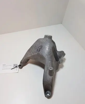 Engine mounting bracket