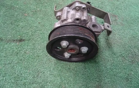 Peugeot 607 Power steering pump 9659604580