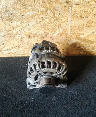 Renault Captur Generator/alternator 231002854R